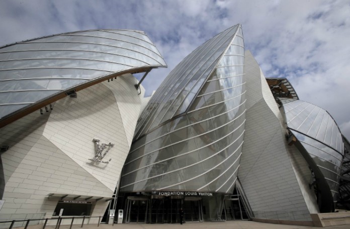 FRANK GEHRY’S CONTROVERSIAL DESIGN:LOUIS VUITTON FOUNDATION – Archisections